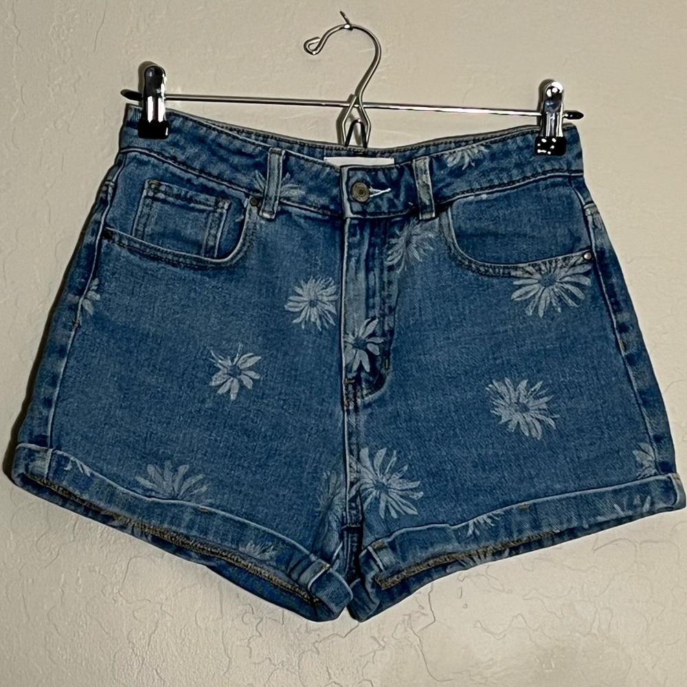 PacSun Daisy Print Shorts 🌼